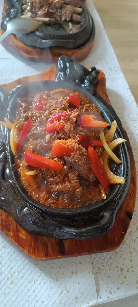 Bœuf Sauté Aux Oignons